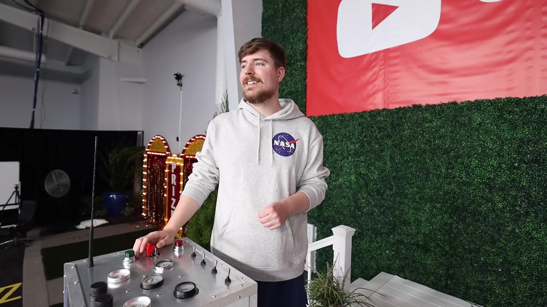 MrBeast — 10 ช่อง YouTube ที่มีผู้ติดตามมากที่สุดในโลก ปี 2026 สถิติล่าสุด