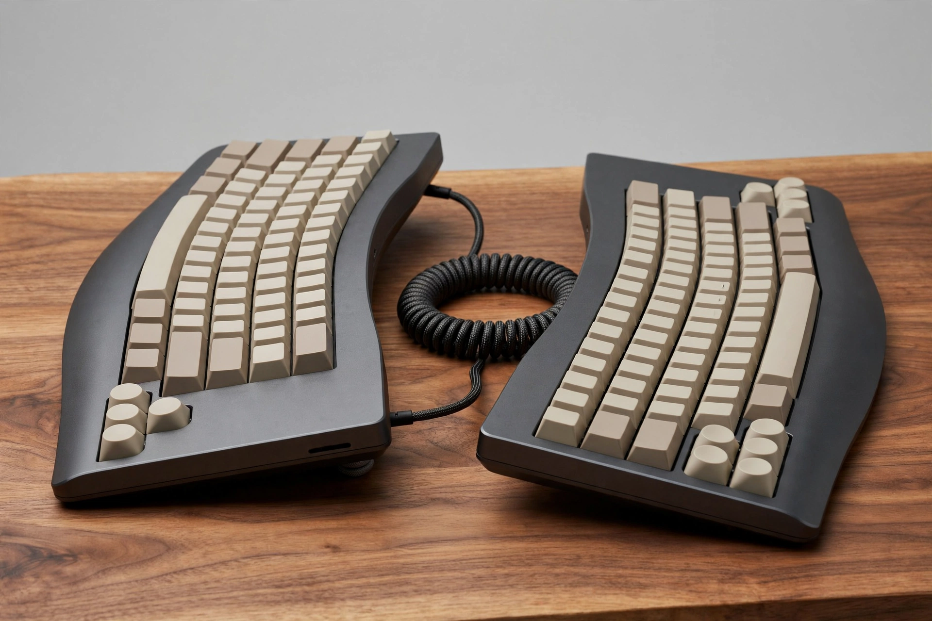 Keychron Q11 Ultra — 10 แกดเจ็ตจัดโต๊ะคอมเพื่อสุขภาพ (Ergonomic Setup) ยอดนิยมสำหรับชาวออฟฟิศปี 2026