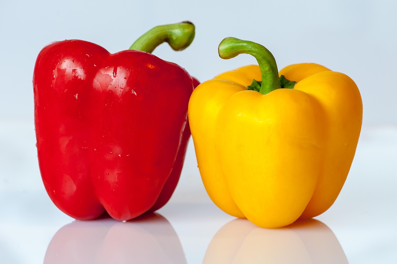 พริกหวานสีเหลือง (Yellow Bell Pepper) — 10 อันดับอาหารธรรมชาติที่มีปริมาณวิตามินซีสูงสุดต่อ 100 กรัม