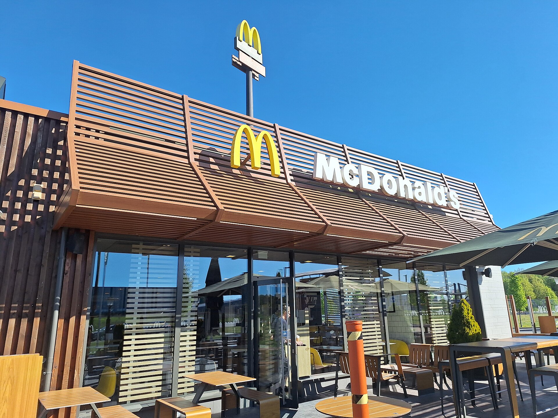 McDonald's (แมคโดนัลด์) — 10 อันดับแบรนด์ฟาสต์ฟู้ดและ QSR ที่มีสาขาทั่วโลกมากที่สุดในปัจจุบัน