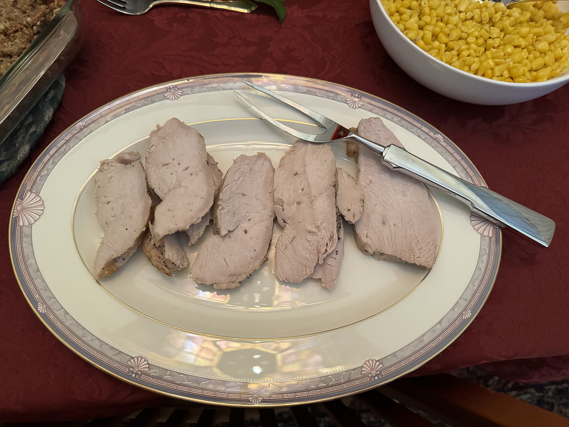 อกไก่งวงปรุงสุก (Cooked Turkey Breast) — 10 อันดับอาหารธรรมชาติที่มีปริมาณโปรตีนสูงที่สุดต่อน้ำหนัก 100 กรัม