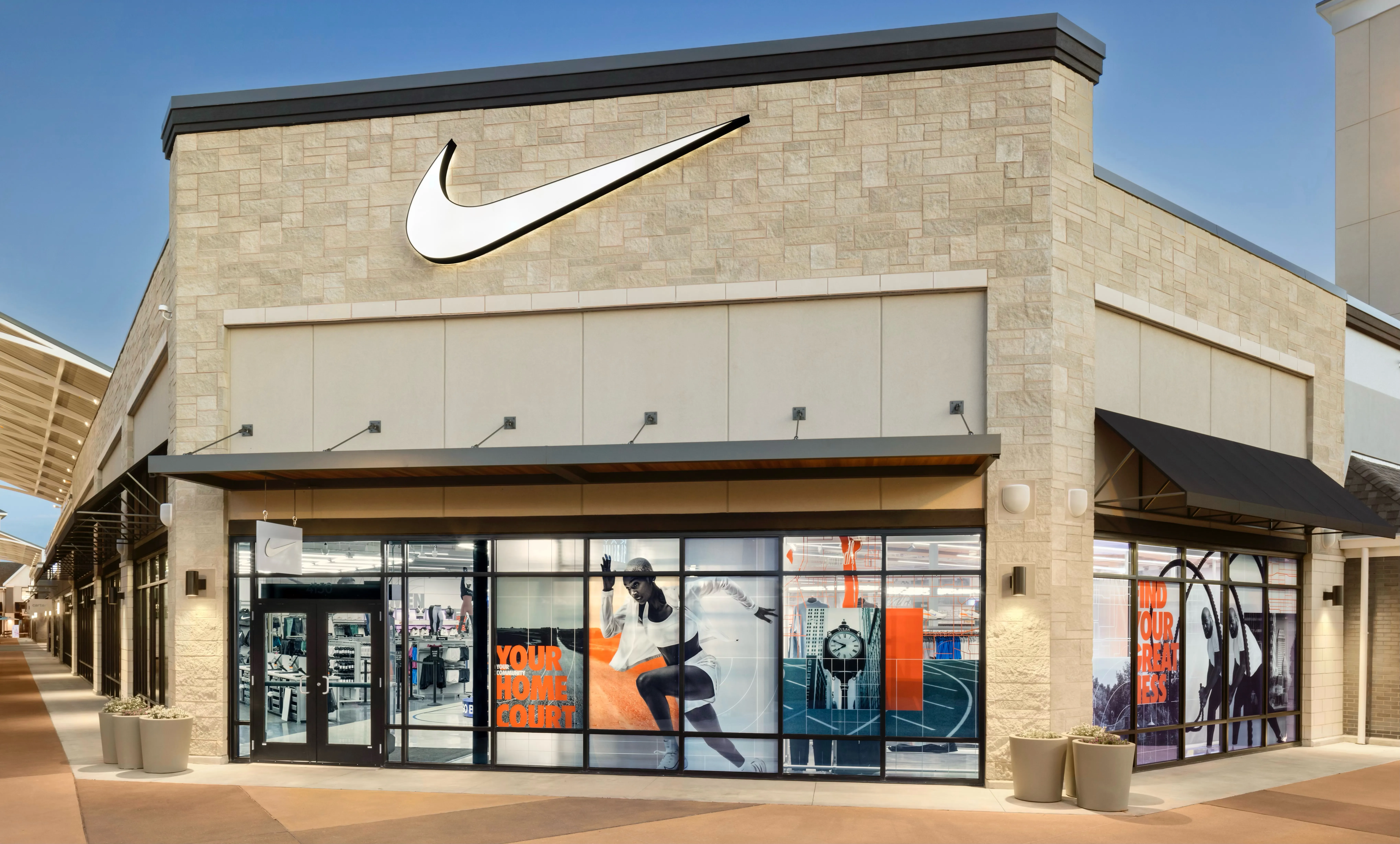 Nike (ไนกี้) — 10 อันดับแบรนด์เสื้อผ้าและแฟชั่นที่มีมูลค่าแบรนด์สูงที่สุดในโลก ปี 2026