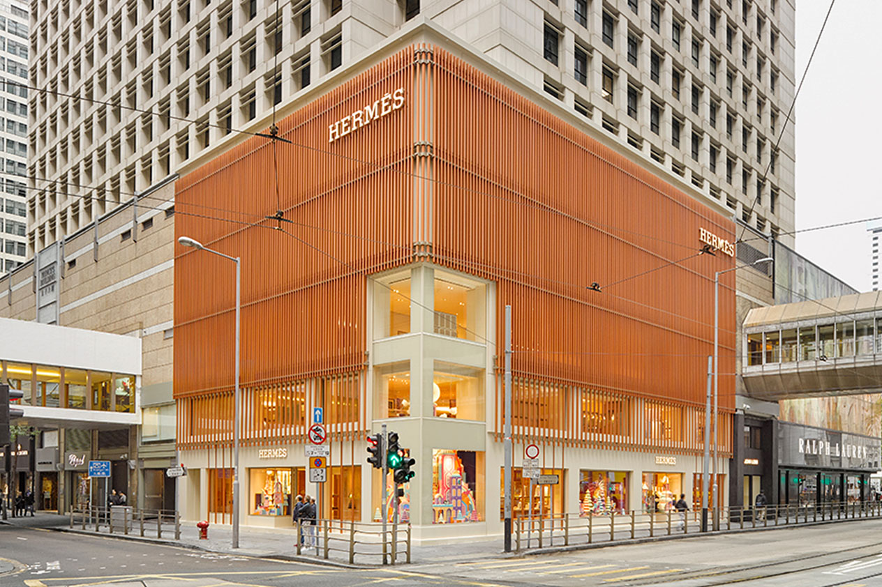 Hermès (แอร์เมส) — 10 อันดับแบรนด์เสื้อผ้าและแฟชั่นที่มีมูลค่าแบรนด์สูงที่สุดในโลก ปี 2026