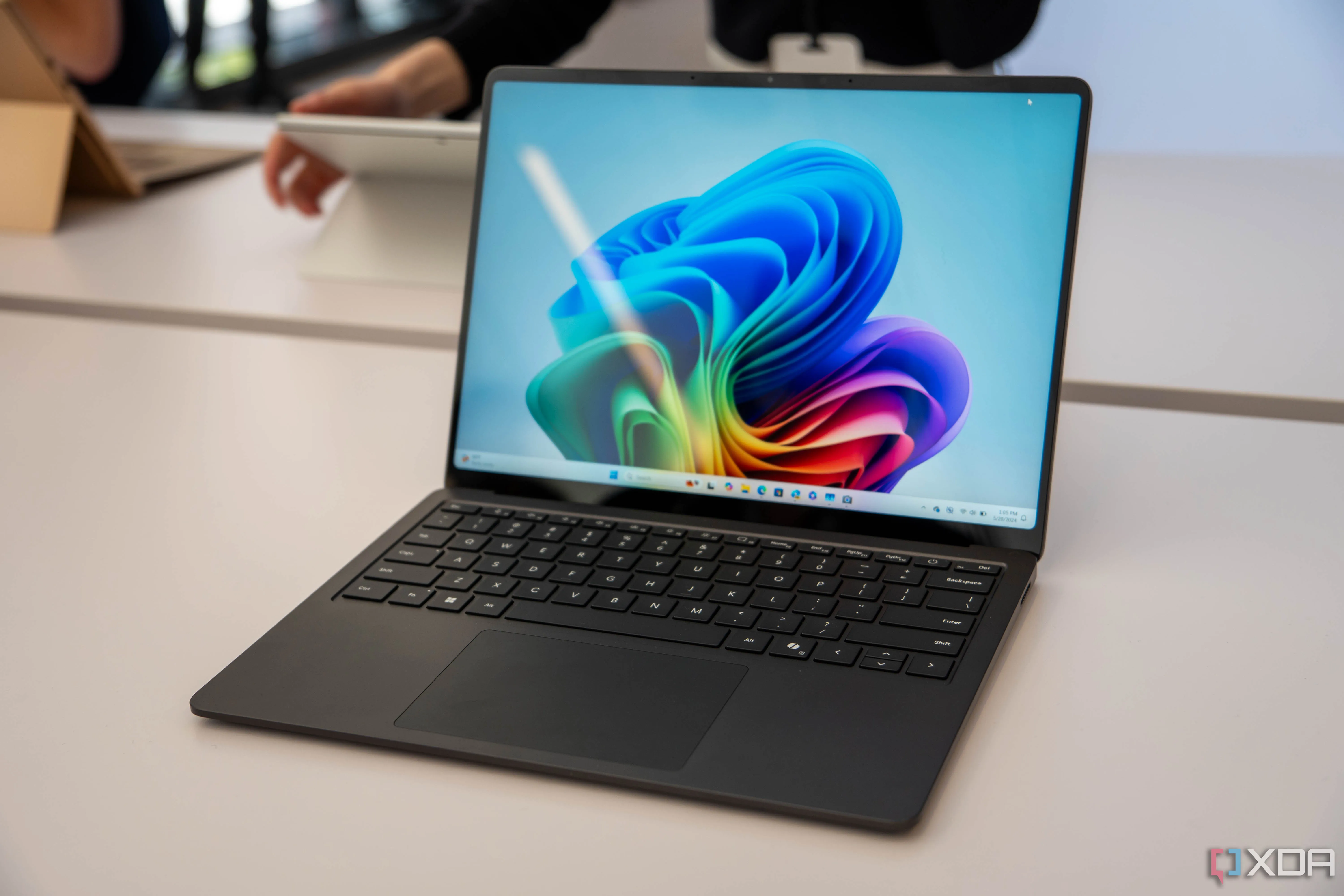 Microsoft Surface Laptop 7 — 10 แล็ปท็อป Copilot+ PC และ AI Laptop ยอดนิยมแห่งปี 2026 ตอบโจทย์การทำงานยุคใหม่