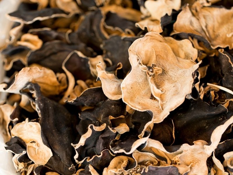 เห็ดหูหนูดำแห้ง (Dried Cloud Ear Fungus) — 10 อันดับอาหารธรรมชาติที่มีปริมาณใยอาหาร (ไฟเบอร์) สูงที่สุดต่อ 100 กรัม