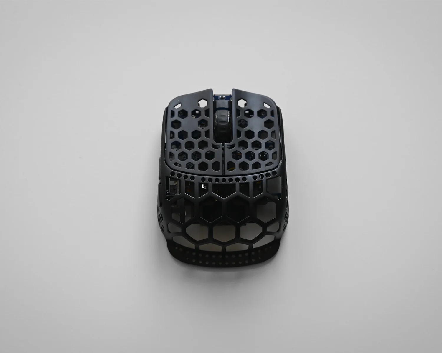 G-Wolves Fenrir Pro 8K Wireless — 10 อันดับเมาส์เกมมิ่งไร้สายที่มีน้ำหนักเบาที่สุดในโลก วางจำหน่ายในไทย ปี 2026