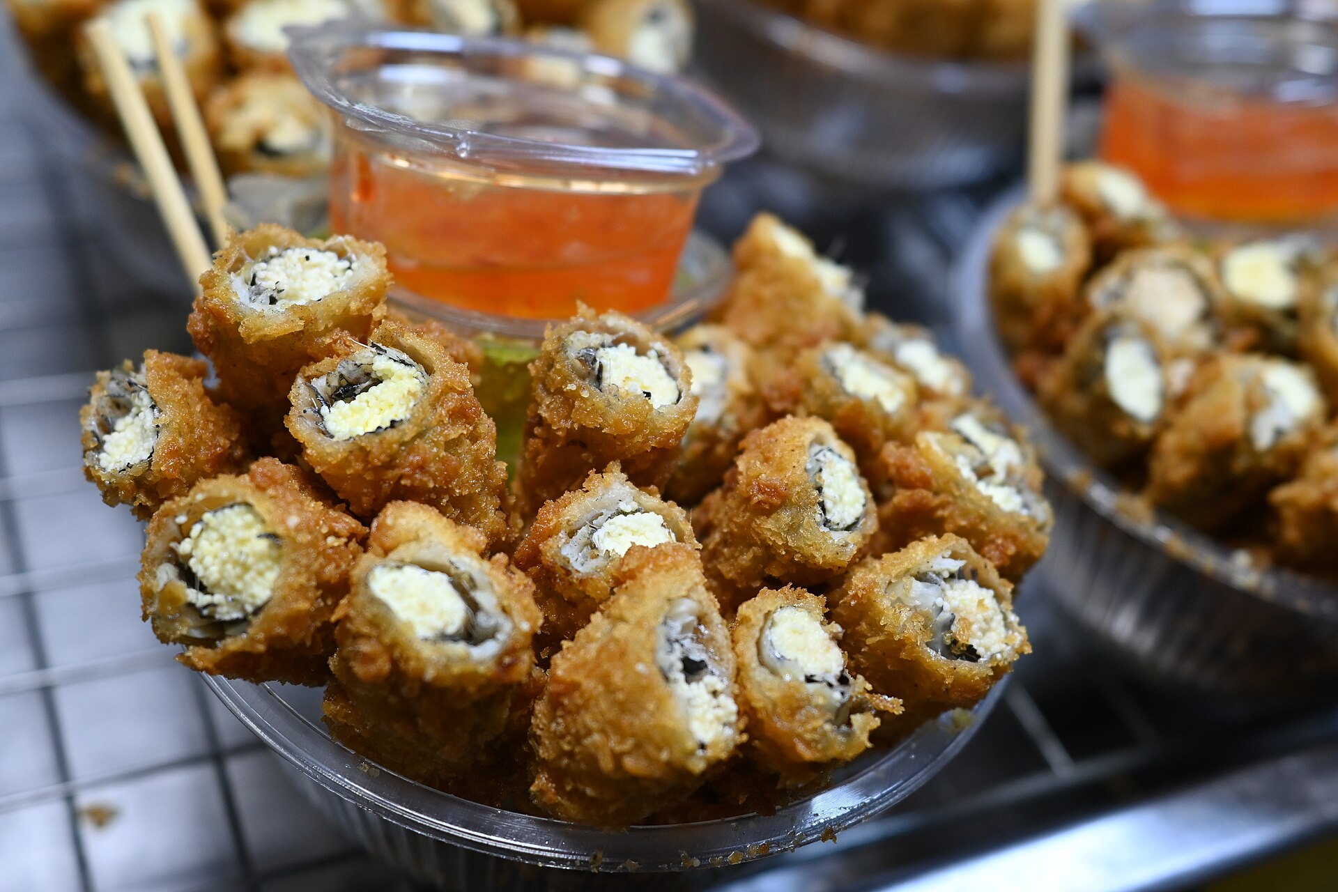 ปลาเล็กปลาน้อยทอดกรอบ (Fried Small Fish with Bones) — 10 อันดับอาหารธรรมชาติที่มีปริมาณแคลเซียมสูงที่สุดต่อ 100 กรัม