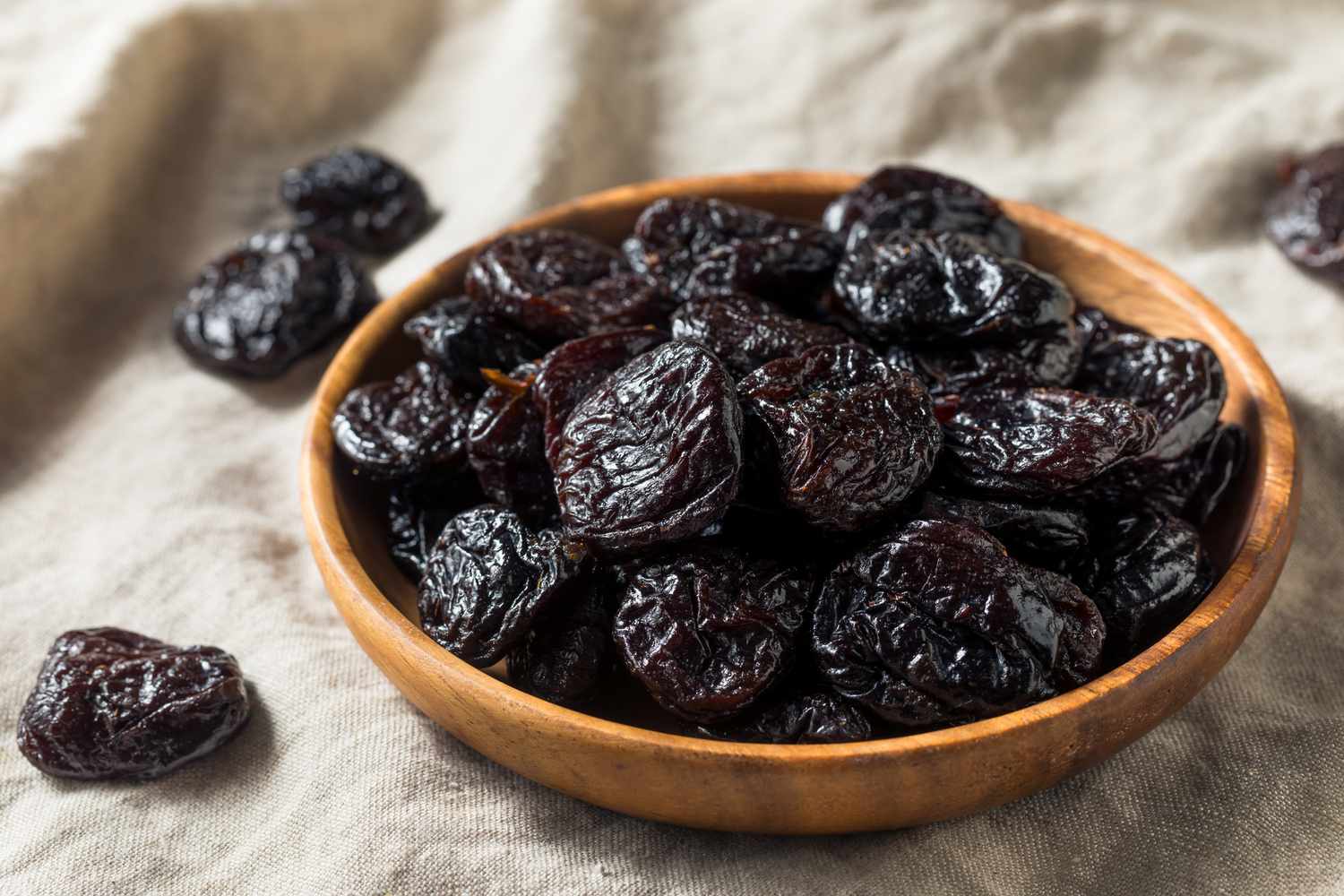 ลูกพรุนแห้ง (Dried Prunes) — 10 อันดับอาหารธรรมชาติที่มีปริมาณโพแทสเซียมสูงที่สุดต่อ 100 กรัม