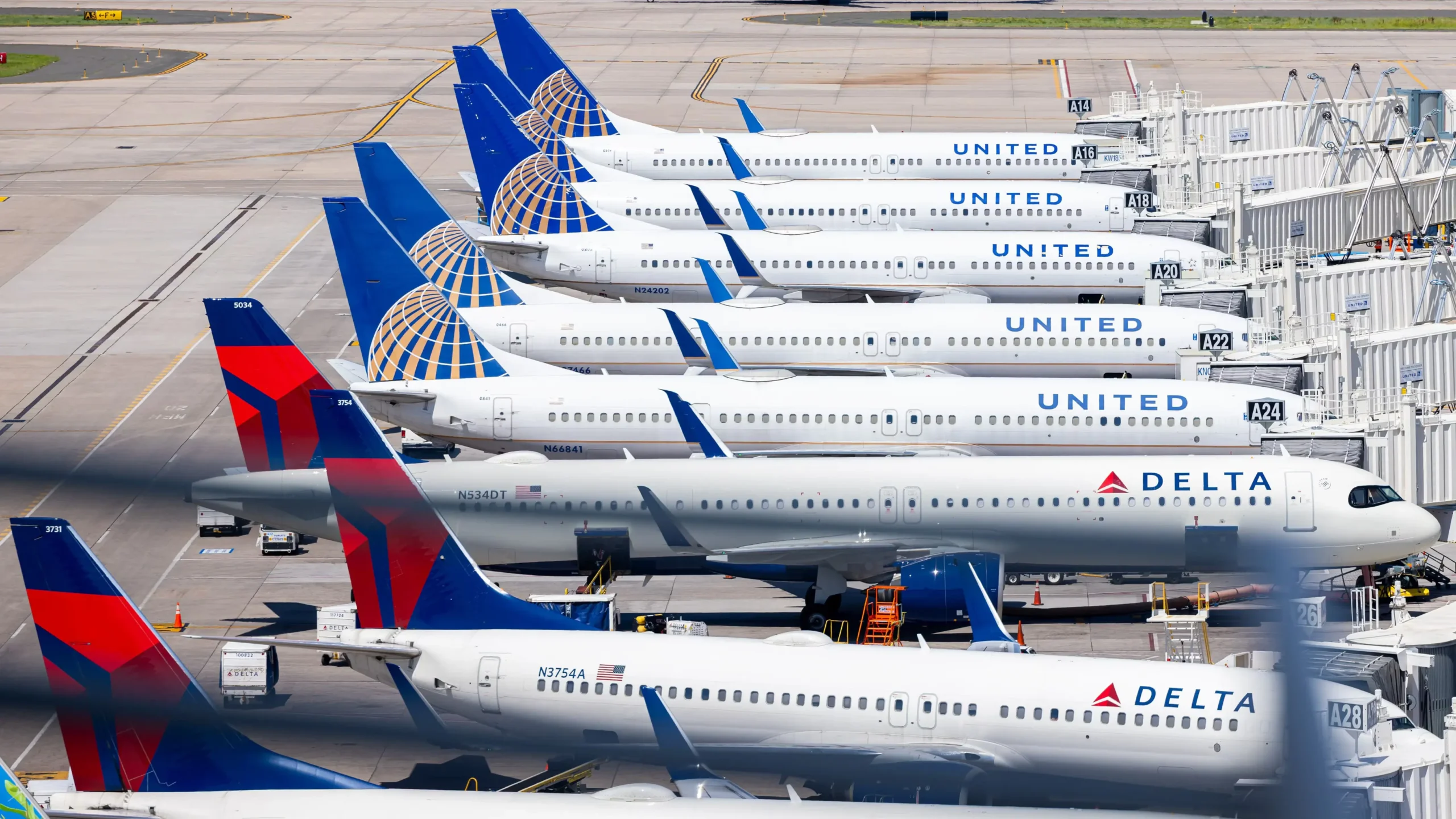 ยูไนเต็ด แอร์ไลน์ โฮลดิงส์ (United Airlines Holdings) — 10 อันดับกลุ่มสายการบินขนาดใหญ่ที่สุดในโลก วัดจากจำนวนเครื่องบินในฝูงบิน อัปเดตสถิติล่าสุดปี 2026