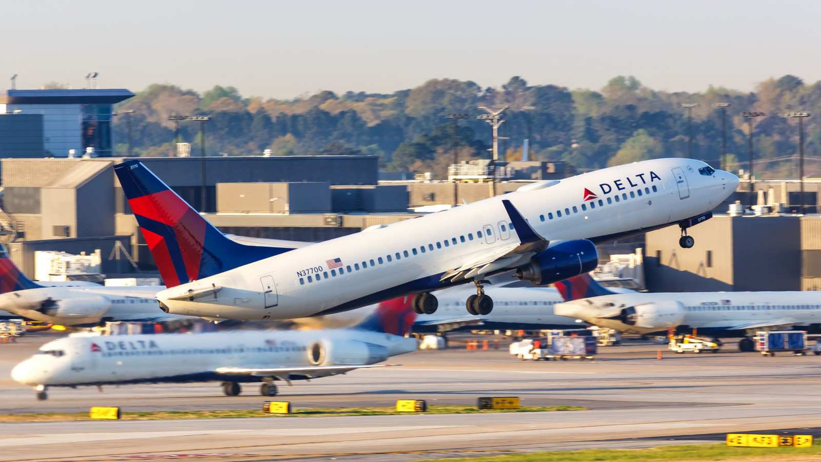 เดลตา แอร์ไลน์ (Delta Air Lines) — 10 อันดับกลุ่มสายการบินขนาดใหญ่ที่สุดในโลก วัดจากจำนวนเครื่องบินในฝูงบิน อัปเดตสถิติล่าสุดปี 2026