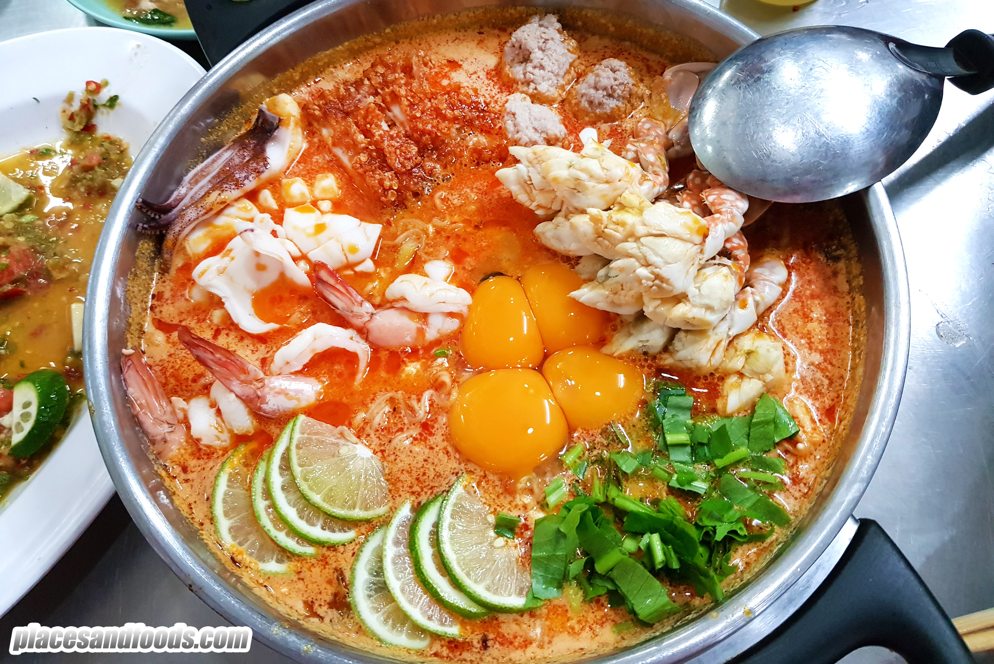 เจ๊โอว (Jeh O Chula) — 10 ร้านอาหารและสตรีตฟู้ดย่านบรรทัดทองยอดนิยมปี 2569 ปักหมุดแหล่งรวมของกินรอบดึกขวัญใจคนรุ่นใหม่