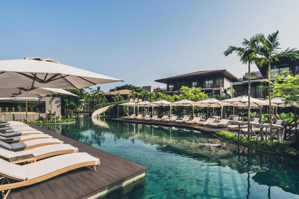 Andaz Pattaya Jomtien Beach (อันดาซ พัทยา จอมเทียน บีช) — 10 ที่พักและพูลวิลล่าริมทะเลพัทยา-สัตหีบยอดนิยมปี 2569 บรรยากาศสุดชิลล์เหมาะสำหรับทริปพักผ่อนใกล้กรุง