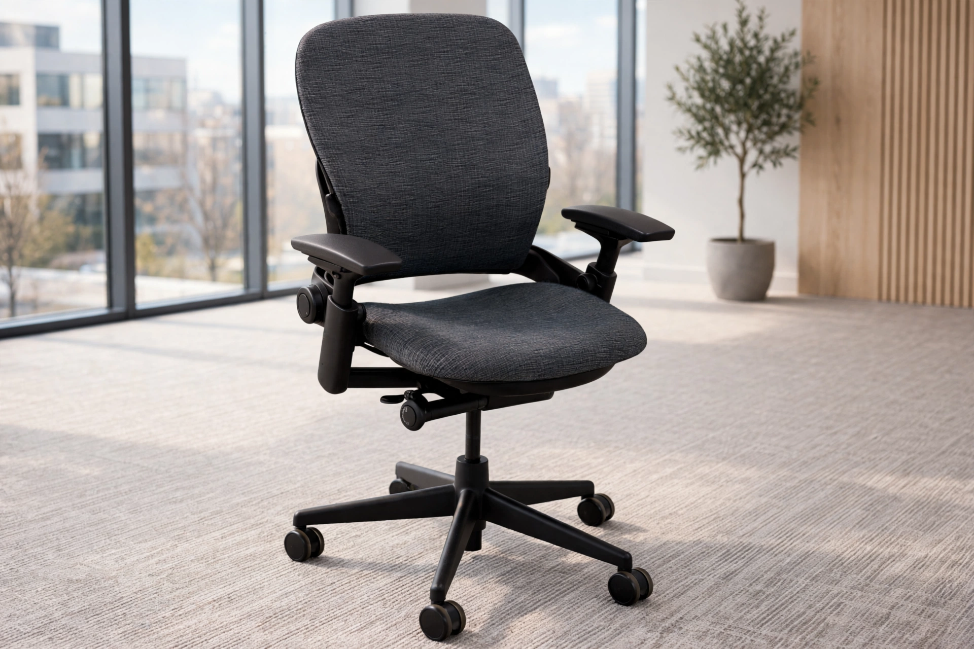 Steelcase Leap V2 — 10 นวัตกรรมเก้าอี้เพื่อสุขภาพ (Ergonomic Chair) รุ่นท็อปยอดนิยมปี 2026 ตอบโจทย์คนทำงานออฟฟิศและสายจัดโต๊ะคอม