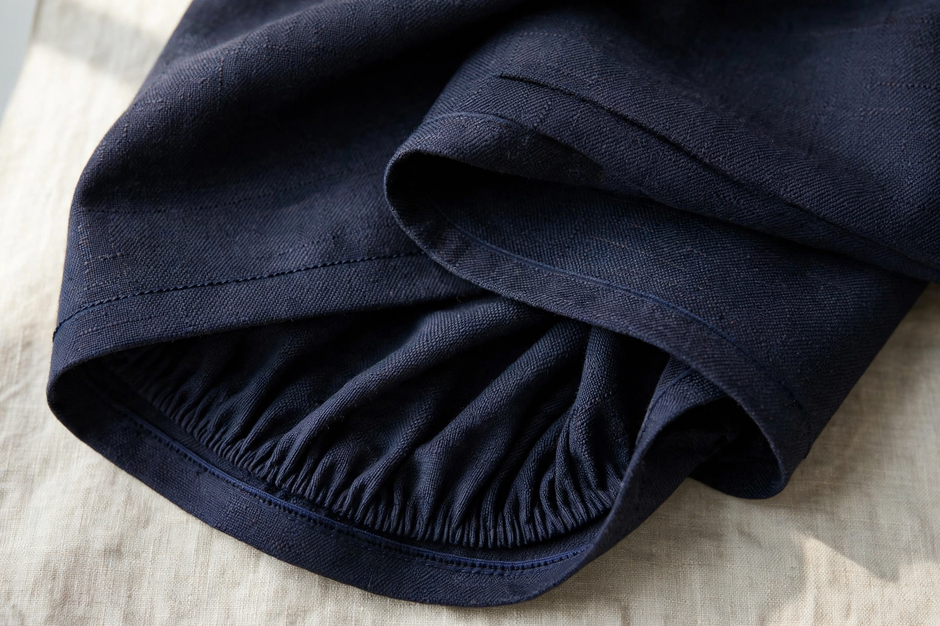 นวัตกรรมผ้ากันยับและยืดหยุ่น 4 ทิศทางเพื่อการยศาสตร์ (Ergonomic 4-Way Stretch Performance Fabrics) — 10 นวัตกรรมเส้นใยผ้าฟังก์ชันและเทคโนโลยีเนื้อผ้าอัจฉริยะยอดนิยมสำหรับการผลิตเสื้อผ้าและยูนิฟอร์ม ปี 2026