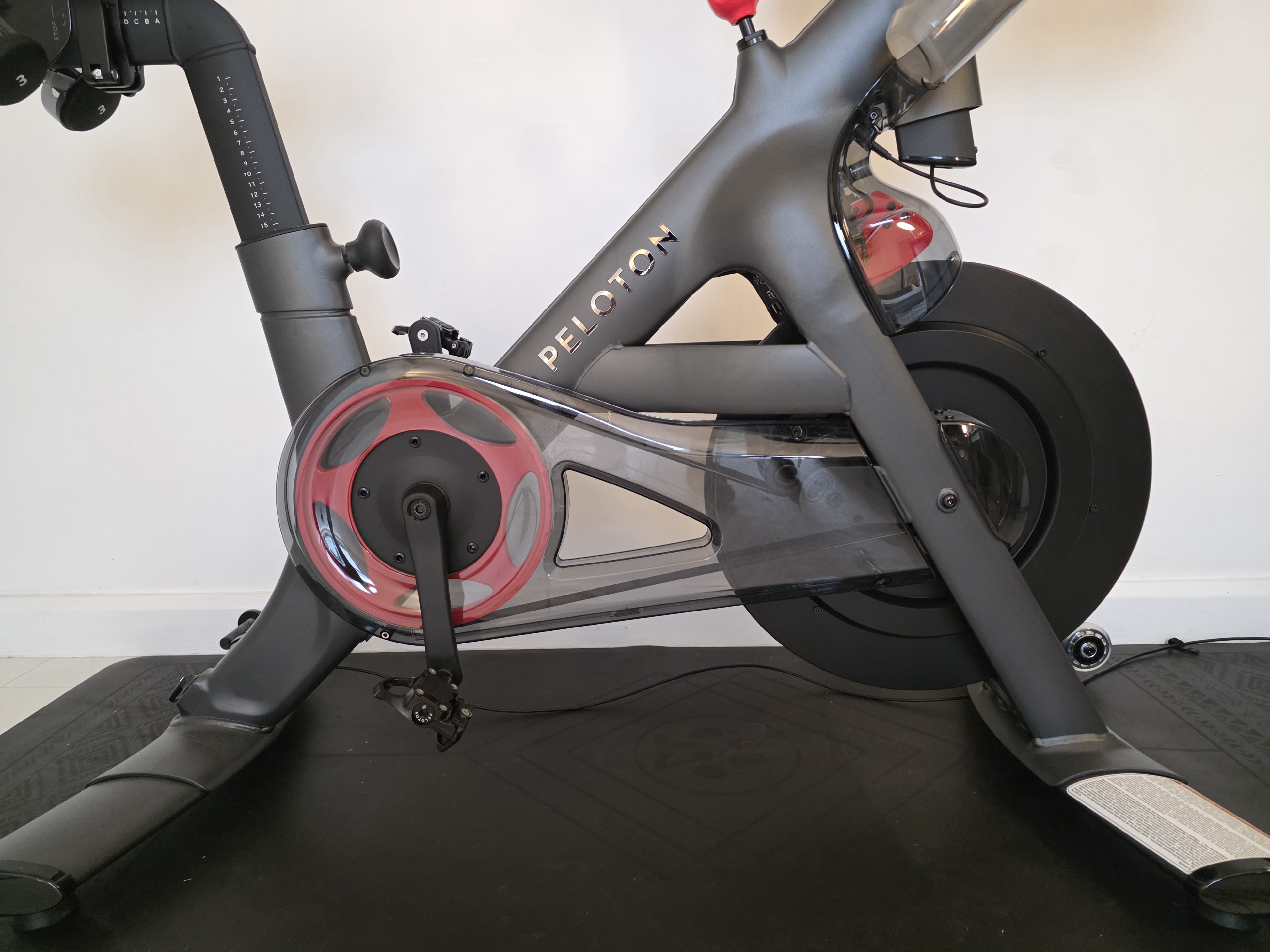 Peloton Cross Training Bike+ — 10 นวัตกรรมเครื่องออกกำลังกายอัจฉริยะในบ้าน (Smart Home Gym) ยอดนิยมปี 2026 เปลี่ยนห้องนั่งเล่นเป็นฟิตเนสส่วนตัวด้วยพลัง AI