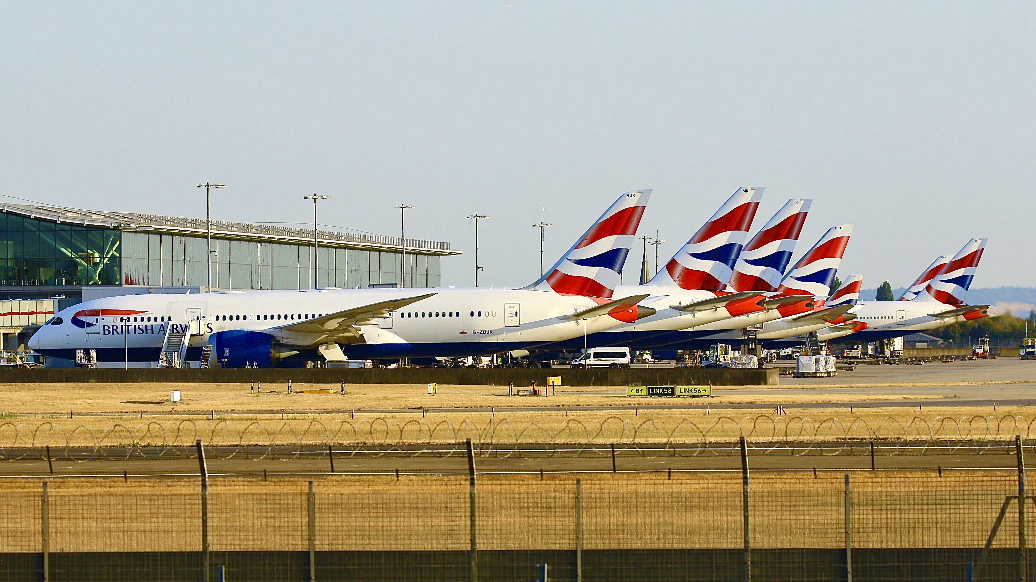 อินเตอร์เนชันแนล แอร์ไลน์ส กรุ๊ป - ไอเอจี (International Airlines Group - IAG) — 10 อันดับกลุ่มสายการบินที่มีจำนวนเครื่องบินประจำการมากที่สุดในโลก อัปเดตสถิติล่าสุดปี 2026