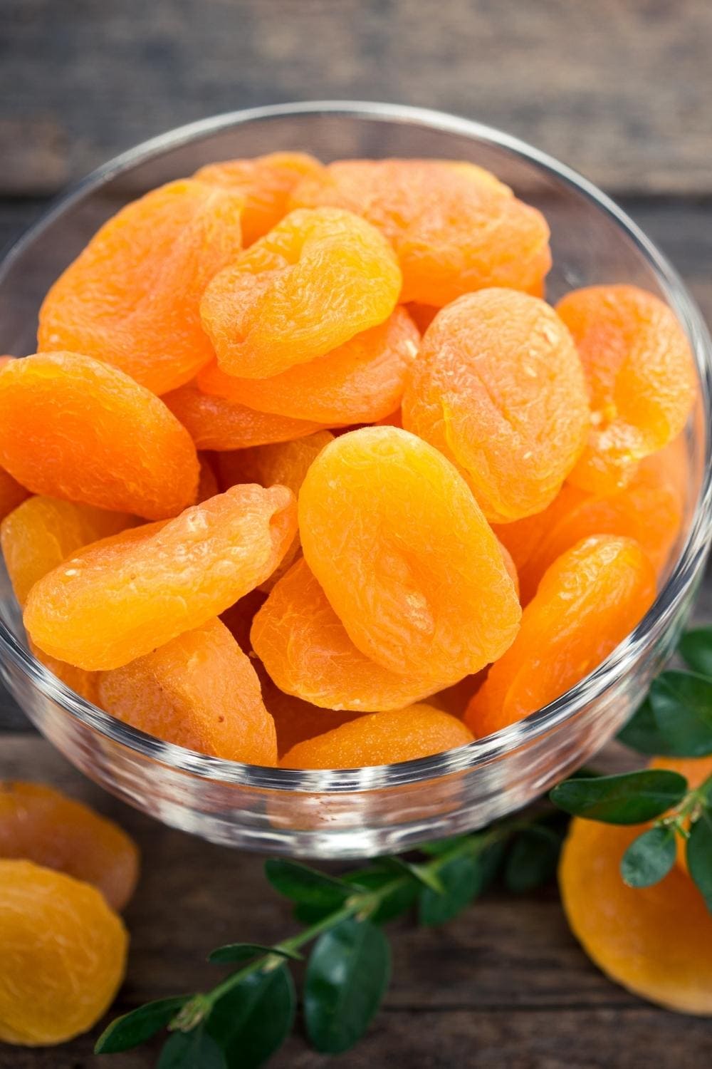 แอปริคอตแห้ง (Dried Apricots) — 10 อันดับอาหารธรรมชาติที่มีปริมาณโพแทสเซียมสูงที่สุดต่อ 100 กรัม เสริมความสมดุลความดันโลหิตและระบบกล้ามเนื้อ