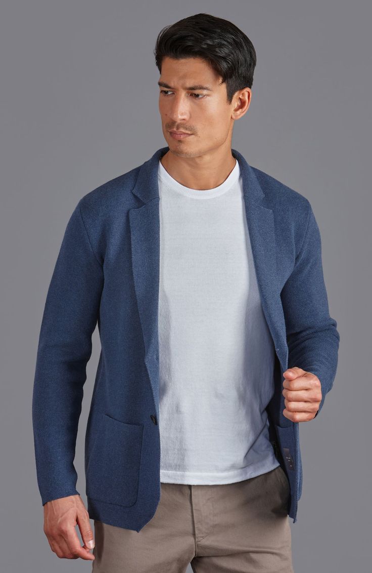 การตัดเย็บสูทโครงสร้างนุ่มและเบลเซอร์ผ้าเบา (Soft Tailoring & Relaxed Blazers) — 10 เทรนด์การออกแบบและสั่งผลิตเสื้อยูนิฟอร์มองค์กรยุคใหม่ ปี 2026 สไตล์ Smart Casual ผสานฟังก์ชันใส่สบาย