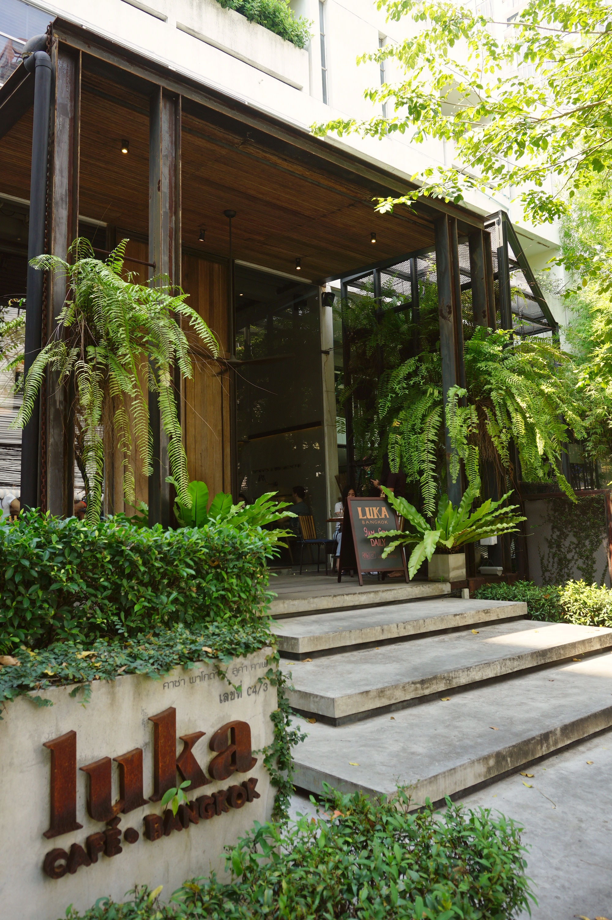 Luka Bangkok — 10 คาเฟ่และร้านบรันช์บรรยากาศดี ย่านสาทร-สีลม ยอดนิยมปี 2569 ปักหมุดมุมถ่ายรูปสวยและเมนู All-Day Dining แสนอร่อย