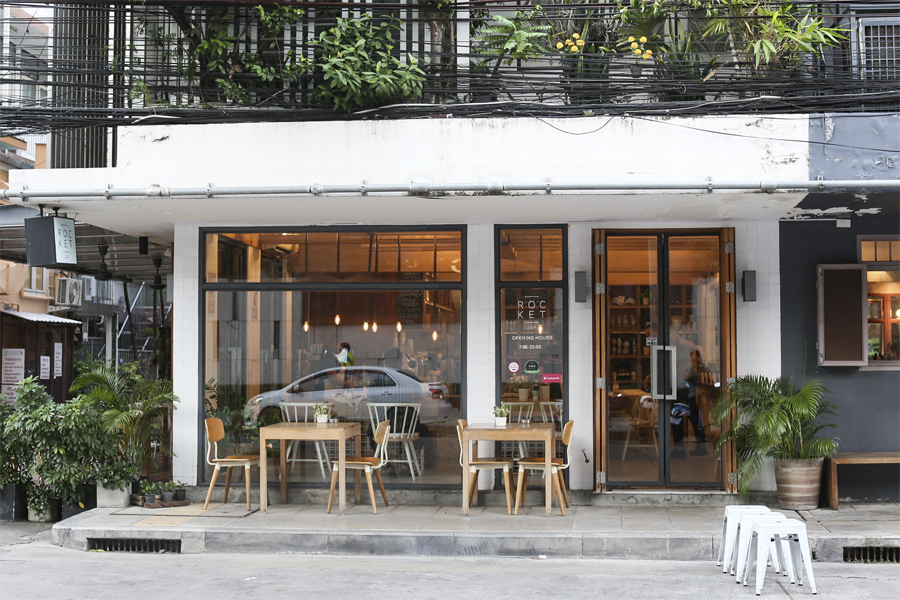 Rocket Coffeebar — 10 คาเฟ่และร้านบรันช์บรรยากาศดี ย่านสาทร-สีลม ยอดนิยมปี 2569 ปักหมุดมุมถ่ายรูปสวยและเมนู All-Day Dining แสนอร่อย
