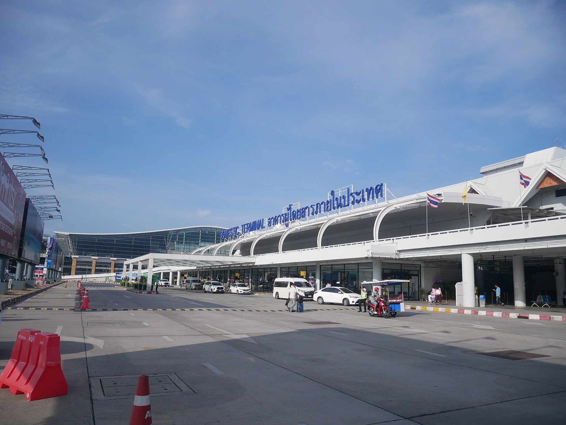 ท่าอากาศยานภูเก็ต (Phuket International Airport) — 10 อันดับท่าอากาศยานในไทยที่มีจำนวนผู้โดยสารรวมมากที่สุด อัปเดตสถิติล่าสุดปี 2568-2569