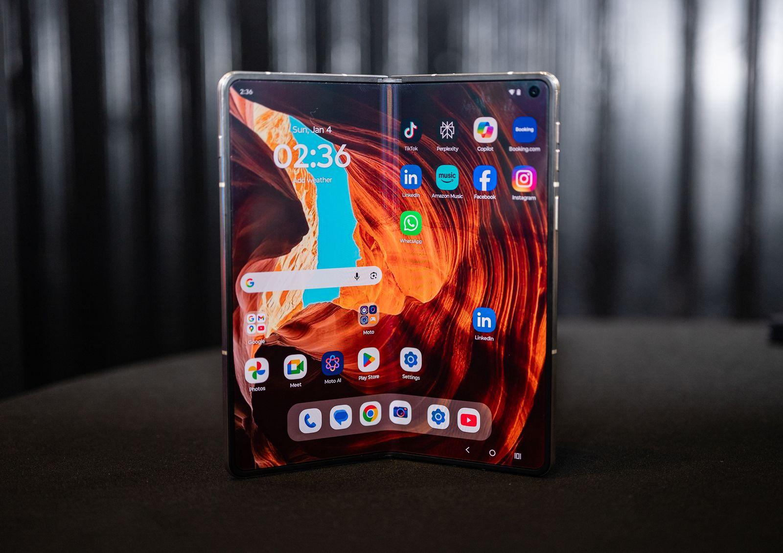 Lenovo / Motorola (โมโตโรล่า / เลอโนโว) — 10 อันดับแบรนด์สมาร์ตโฟนที่มียอดจัดส่งเครื่องสูงสุดในโลก อัปเดตสถิติล่าสุดปี 2026