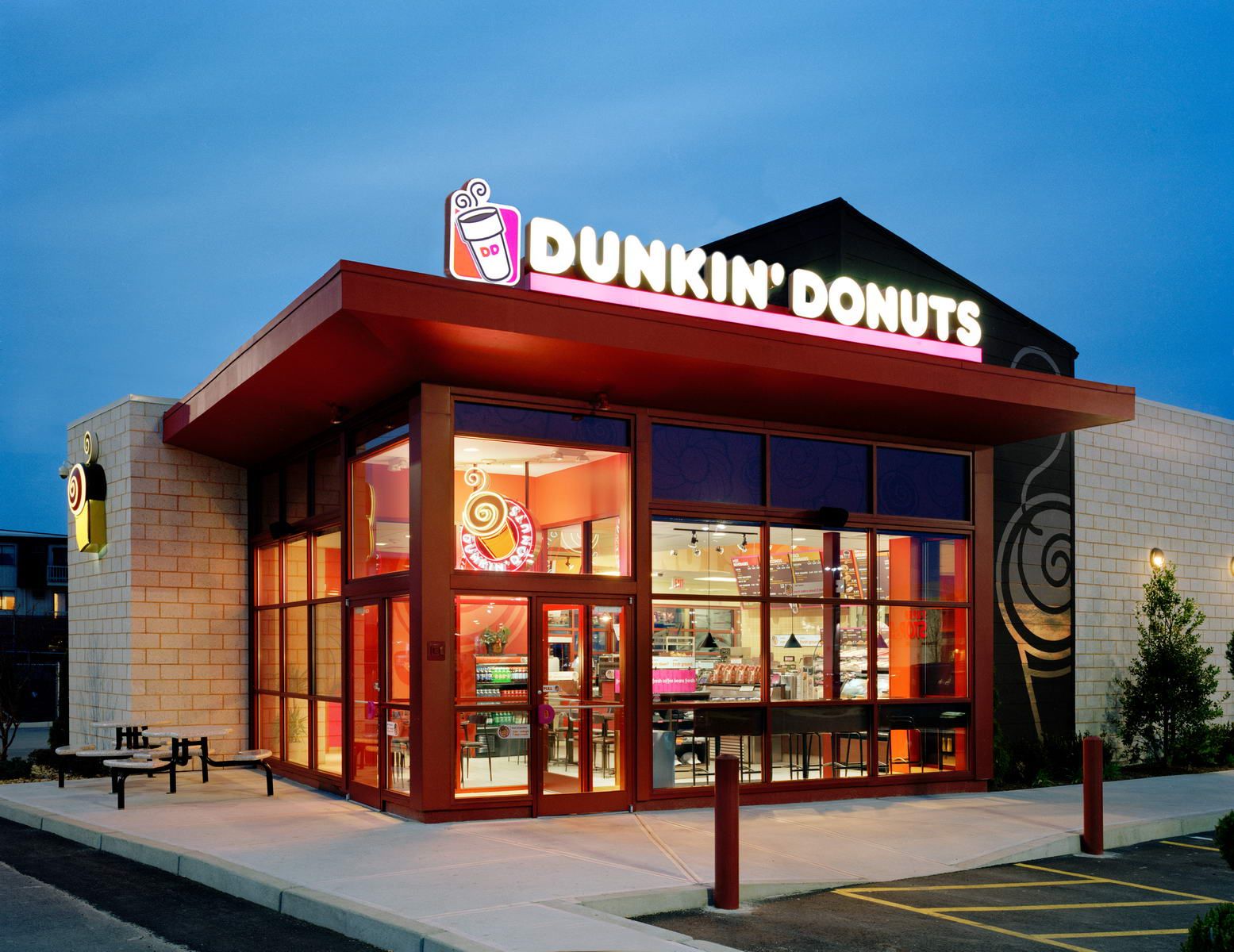 Dunkin' (ดังกิ้น) — 10 อันดับแบรนด์เชนร้านกาแฟที่มีจำนวนสาขามากที่สุดในโลก อัปเดตสถิติล่าสุดปี 2026