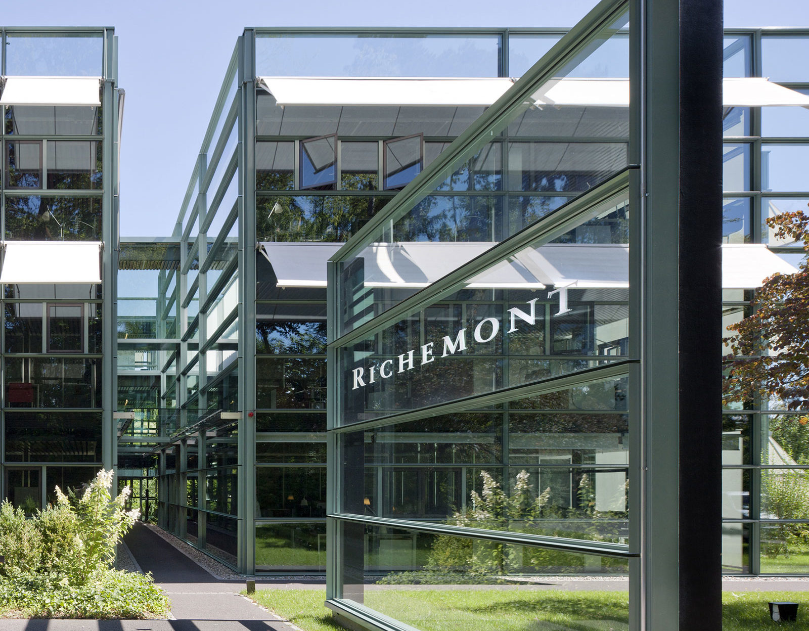 Compagnie Financière Richemont — 10 อันดับกลุ่มบริษัทและแบรนด์แฟชั่นเครื่องแต่งกายที่มียอดขายต่อปีสูงที่สุดในโลก อัปเดตสถิติล่าสุดปี 2026