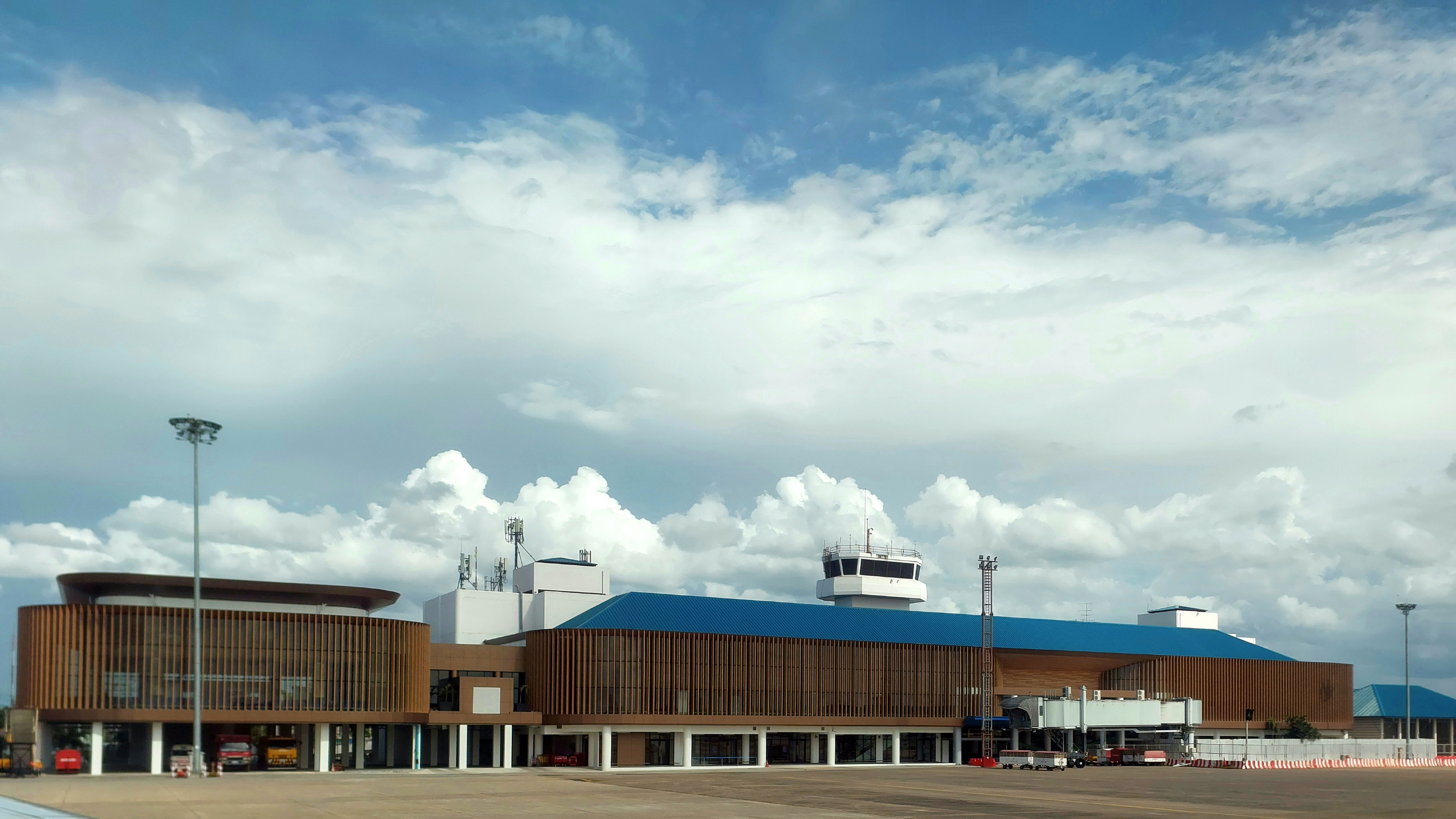 เชียงใหม่ (CNX) – สุราษฎร์ธานี (URT) — 10 เส้นทางบินตรงข้ามภาคและเชื่อมเมืองรองในไทย ยอดนิยมปี 2569 ปลดล็อกการท่องเที่ยวสะดวกสบายไม่ต้องต่อเครื่อง