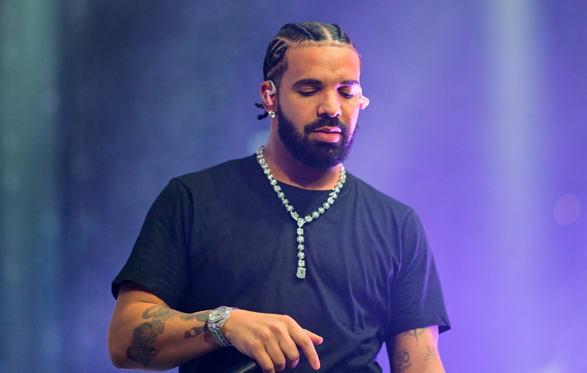 Drake — 10 อันดับศิลปินที่มียอดผู้ฟังรายเดือนบน Spotify สูงที่สุดในโลก อัปเดตล่าสุดปี 2026